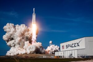 Il decollo del Falcon 9 di Sarlink SpaceX