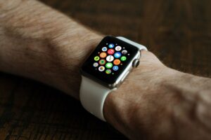 Apple watch - montre au poignet - featured